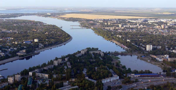 Балаково с неба видом на реку